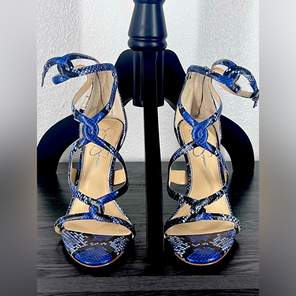 Elegant 4” snakeskin patterned heels